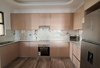 2 Bed Apartment with En Suite in Westlands Area - 4