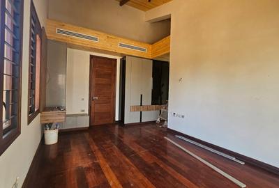 5 Bed Townhouse with En Suite in Runda - 4