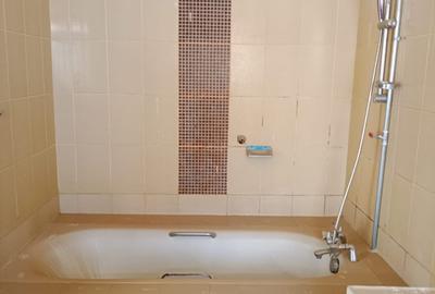 4 Bed Apartment with En Suite at Woodavenue - 4