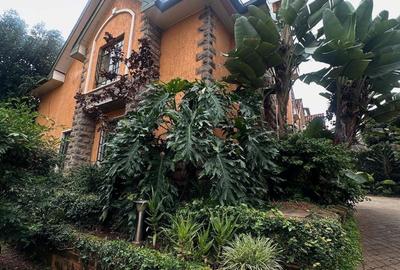 5 Bed Townhouse with En Suite in Riara Road