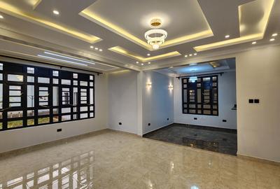 4 Bed House with En Suite at - 2