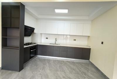 3 Bed Apartment with En Suite in Riverside - 3