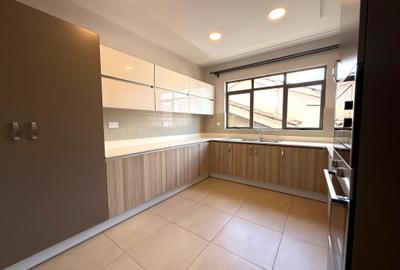 2 Bed Apartment with En Suite in Kilimani - 3