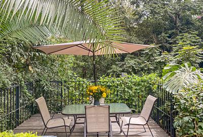 4 Bed Villa with En Suite in Lake View