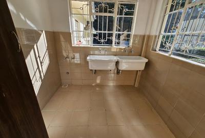 6 Bed House with En Suite in Rosslyn - 3