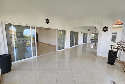 3 Bed Apartment with En Suite in Nyali Area