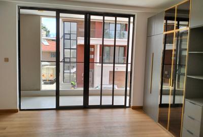 5 Bed Townhouse with En Suite in Lavington - 3