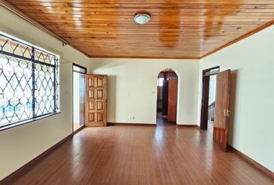 5 Bed Townhouse with En Suite in Brookside