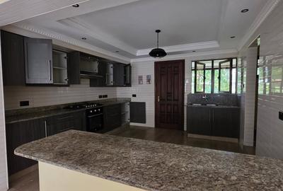 5 Bed Villa with En Suite in Lavington - 2