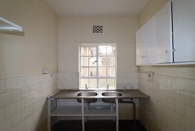 1 Bed Apartment with En Suite in Nairobi West - 2