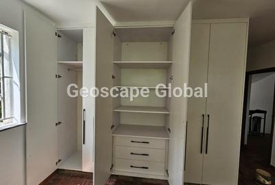 5 Bed House with En Suite in Runda - 4