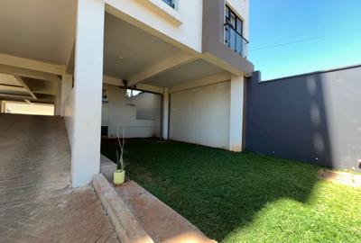 Studio Apartment with En Suite at Kirawa Road