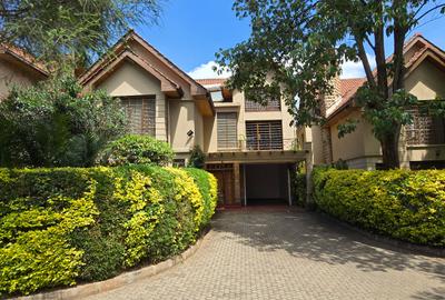 6 Bed Townhouse with En Suite at James Gichuru - 2