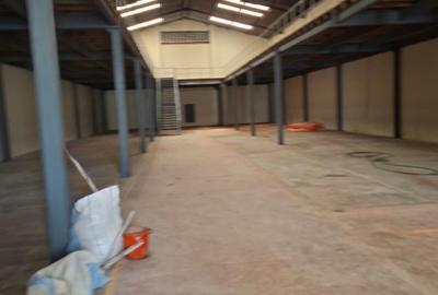 10,000 ft² Warehouse with Parking at Airport Road - 3
