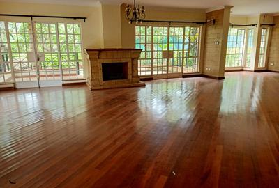 5 Bed Townhouse with En Suite at Lonetree - 2