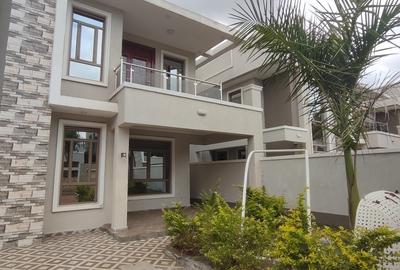 4 Bed Townhouse with En Suite at Eastern Bypass