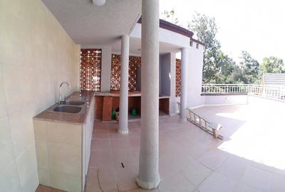4 Bed House with En Suite in Spring Valley