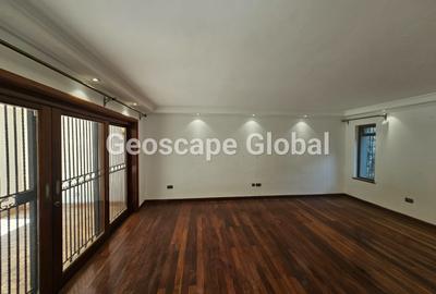 5 Bed Townhouse with En Suite in Lavington - 4