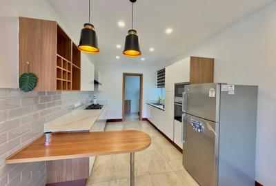 Furnished 2 Bed Apartment with En Suite in Parklands