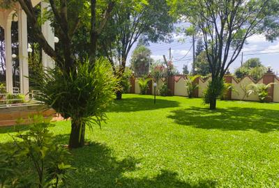 5 Bed House with En Suite in Runda - 2