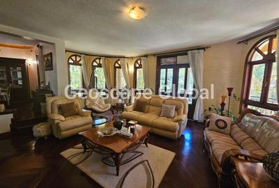 5 Bed House with En Suite in Runda