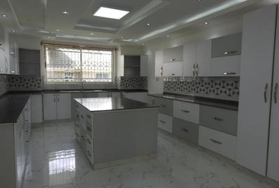 4 Bed House with En Suite in Karen - 3