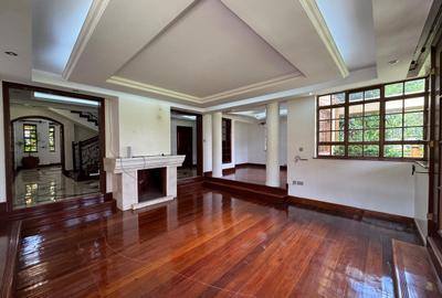 5 Bed House with En Suite in Runda - 2