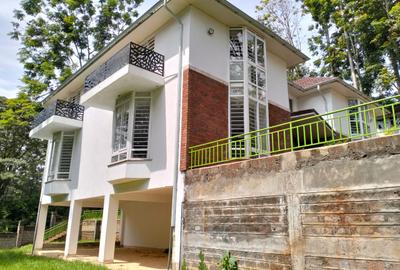 5 Bed Townhouse with En Suite in Rosslyn