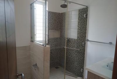 4 Bed Villa with En Suite in Lavington
