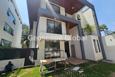 5 Bed Townhouse with En Suite in Lavington - 3