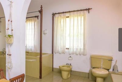 4 Bed House with En Suite in Nyali Area