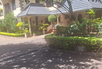 5 Bed Townhouse with En Suite in Lavington - 3