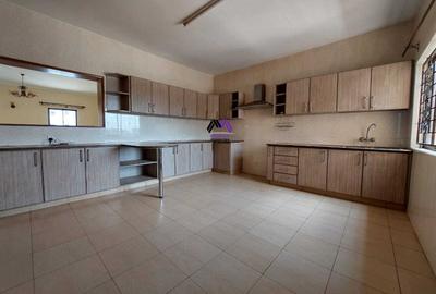 3 Bed Apartment with En Suite at Makueni Rd