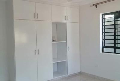 4 Bed House with En Suite in Ruaka