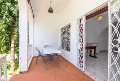 Furnished 1 Bed Apartment with En Suite at Casuarina Road