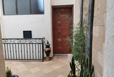 3 Bed Apartment with En Suite in Nyari - 2