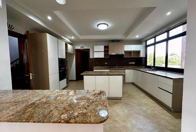 4 Bed Apartment with En Suite at Riverside