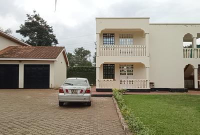 7 Bed House with En Suite in Runda