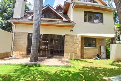 5 Bed Townhouse with En Suite at Lavington - 4