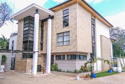 5 Bed Townhouse with En Suite in Lavington