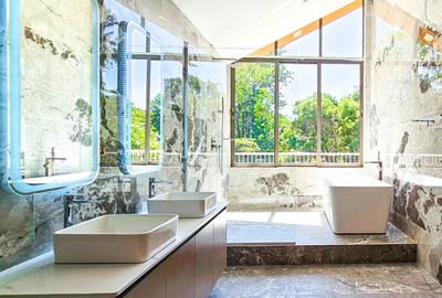 5 Bed Villa with En Suite at Karen Rd