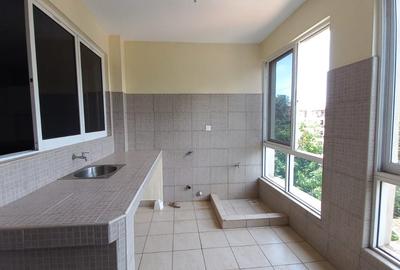 4 Bed Apartment with En Suite in General Mathenge