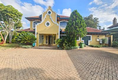 5 Bed House with En Suite in Runda