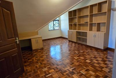 5 Bed Townhouse with En Suite at Lavington Green - 4