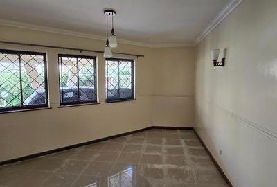 5 Bed Townhouse with En Suite in Lavington - 4