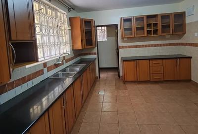 4 Bed Townhouse with En Suite in Kileleshwa - 4