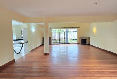 5 Bed Townhouse with En Suite in Lavington - 3