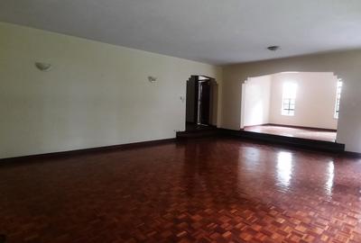 4 Bed House with En Suite in Lavington - 4