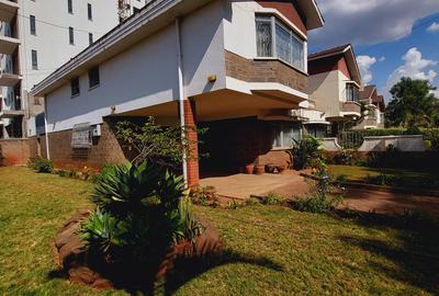 4 Bed House with En Suite in Brookside