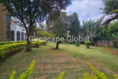 5 Bed House with En Suite in Runda - 4